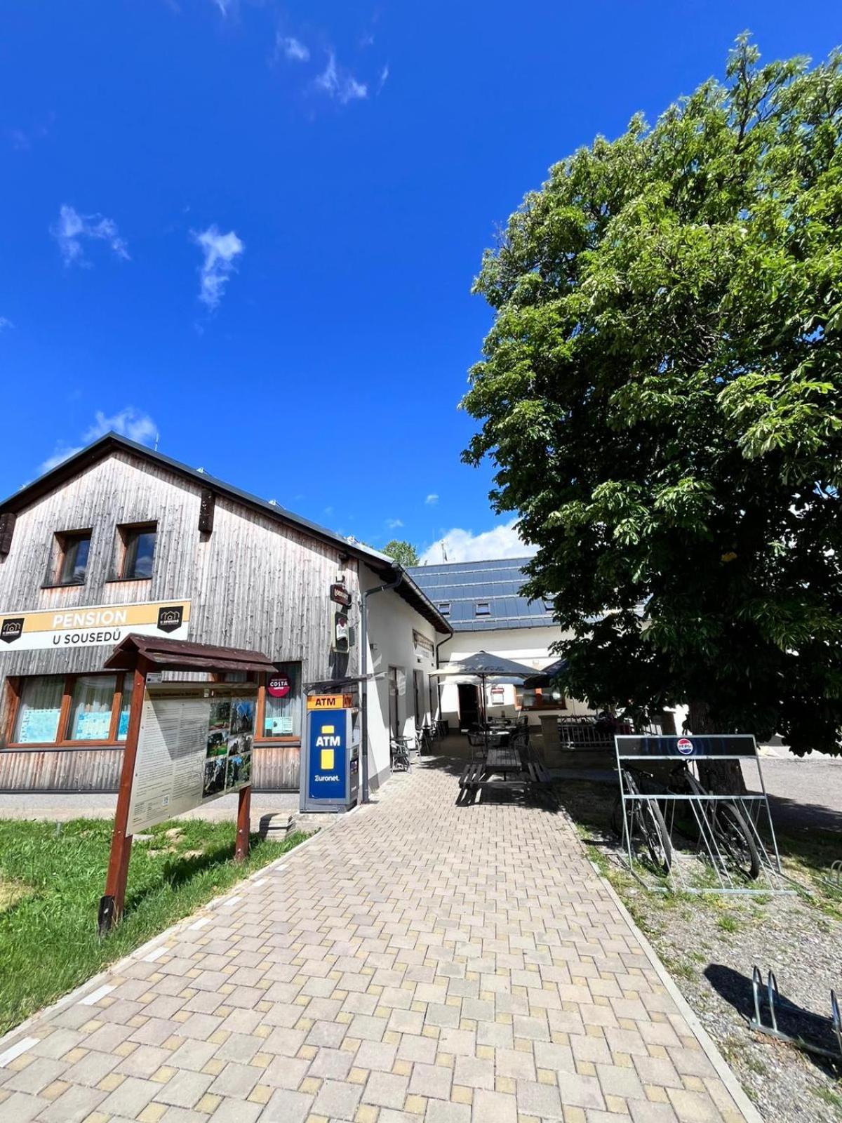 A Restaurace U Sousedu Гостевой дом Стражны